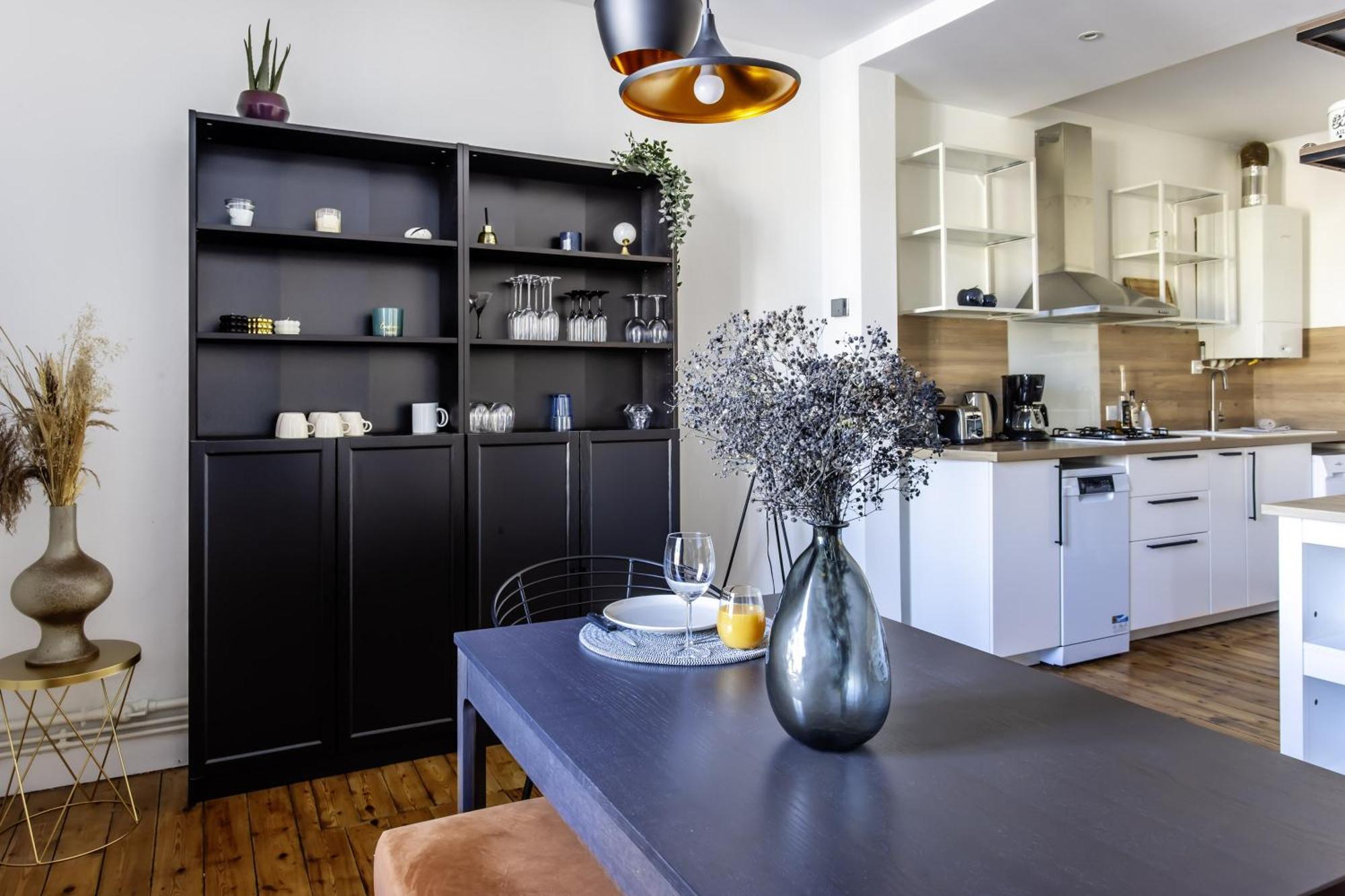 Grand T3 Rue Pietonne Bureau Et Terrasse *